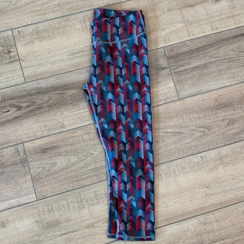 Fabletics - Arrow/Triangle Pattern, Size Small - image 2